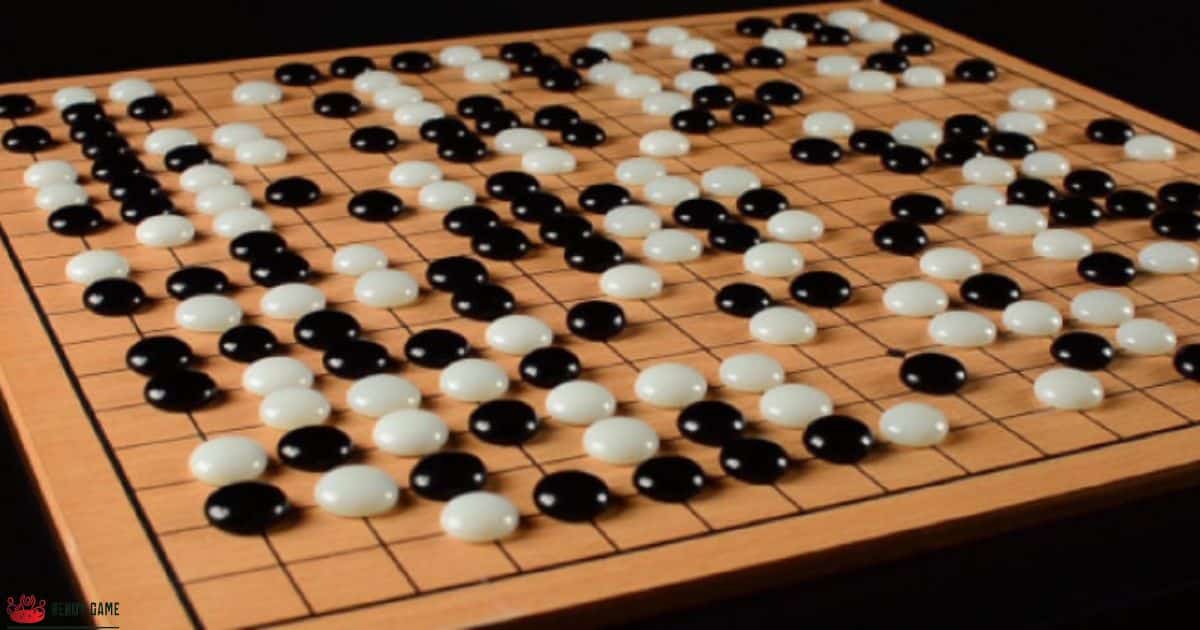 The Origins of the Board Game with Black and White Stones